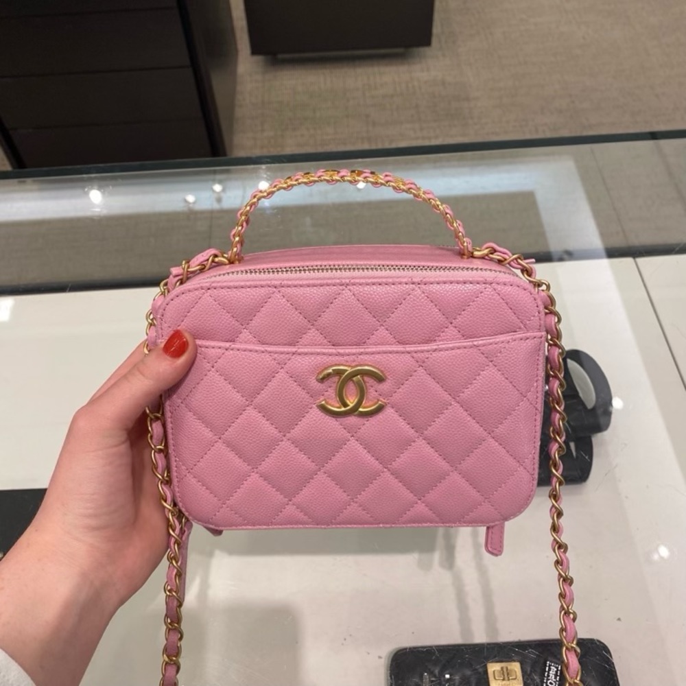 Brand new pink Chanel small vanity case from spring summer 2022 collection - Picture 3 of 7